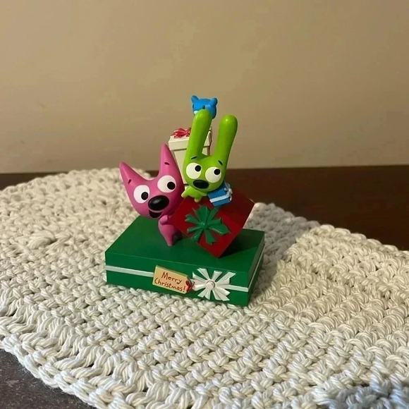 Hoops&Yoyo Hallmark Keepsake Ornament - Picture 1 of 8